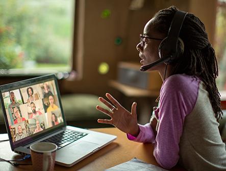 woman having call on computer